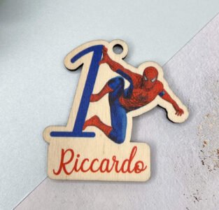 calamita in legno di spiderman per compleanno