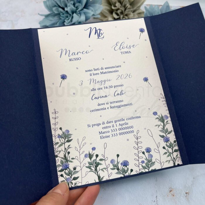 invito matrimonio con fiori celesti